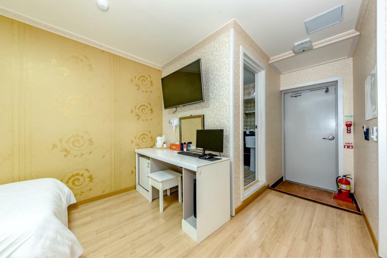 Tamragio Residence Hotel Jeju Exterior photo